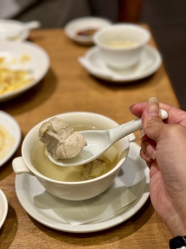 20251102-w74tl 20251102-w74tl