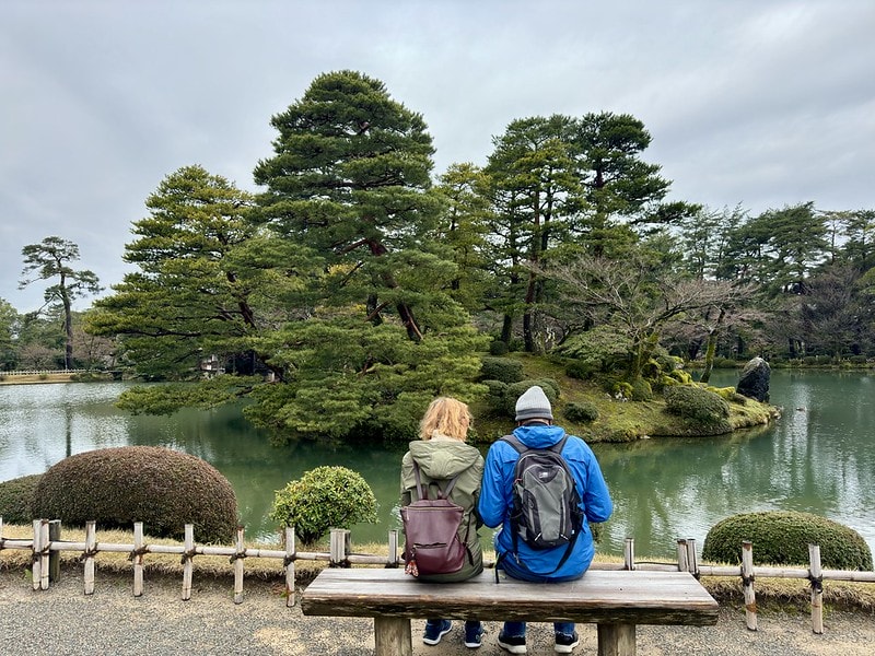 20251102-aknxe 20251102-aknxe