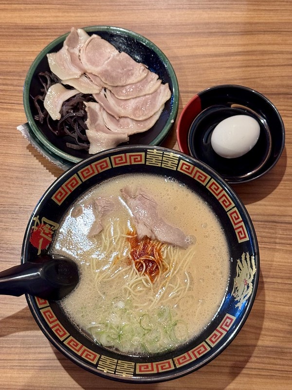 20251102-w6g28 20251102-w6g28