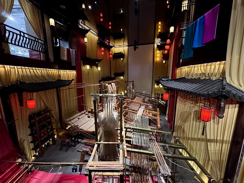 20251102-5j8lt 20251102-5j8lt