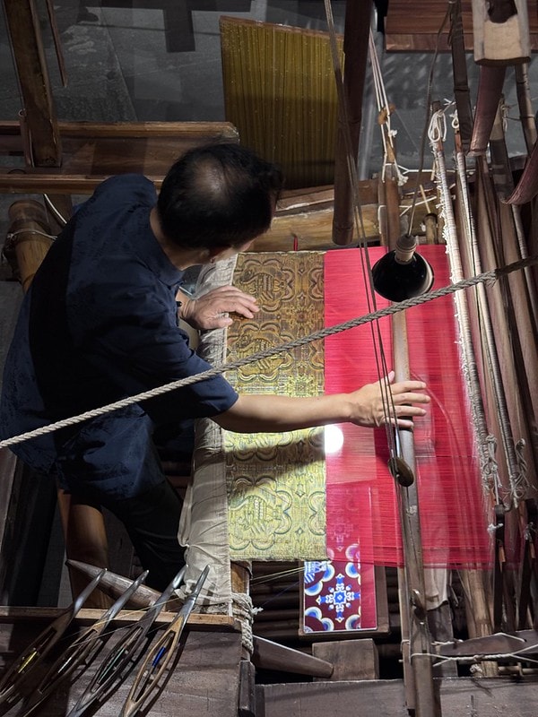 20251102-hdy6a 20251102-hdy6a