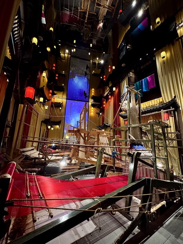 20251102-l4qj1 20251102-l4qj1