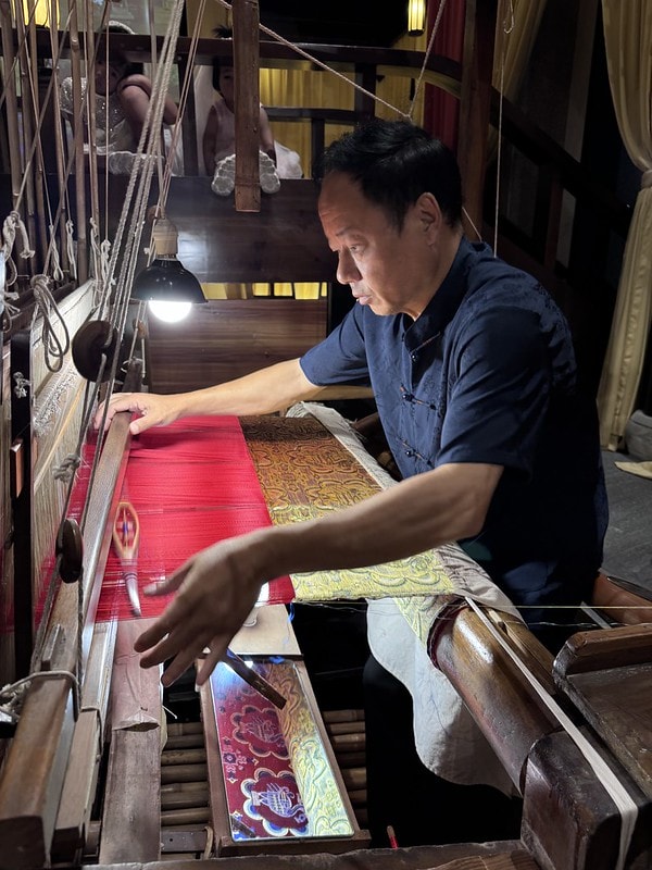 20251102-xzo4j 20251102-xzo4j