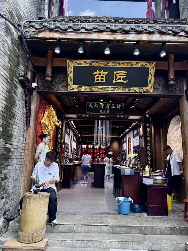 20251102-yl9kj 20251102-yl9kj