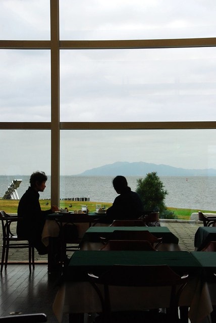 【日本,四國】跟著明星去旅行,林依晨山陰愛戀之旅 ~ 在島根縣立美術館看夕陽,摸幸運兔祈求美好姻緣 - 第13張圖