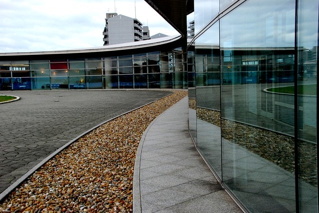 【日本,四國】跟著明星去旅行,林依晨山陰愛戀之旅 ~ 在島根縣立美術館看夕陽,摸幸運兔祈求美好姻緣 - 第17張圖