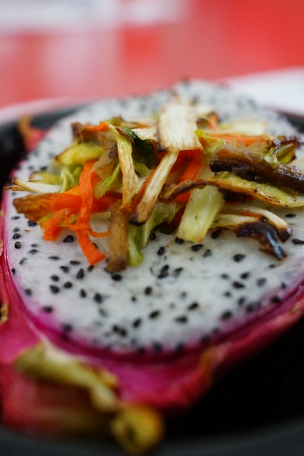 【台灣,離島,金門食記】耳聞多年的金門創意特色美食《湶民水果餐》用水果入菜健康又好吃 ; 葷食,素食都各有滋味 - 第24張圖