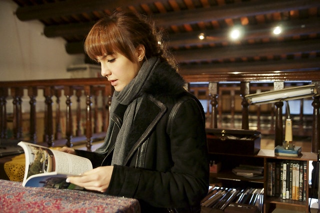 【台灣，台北】帶創作型正妹歌手喬毓明(Ming)逛永樂市場、迪化街…台北城辦年貨的老區域，提前感受台灣中國年；在小藝埕爐鍋喝咖啡聊專輯音樂「明天.Ming Day」