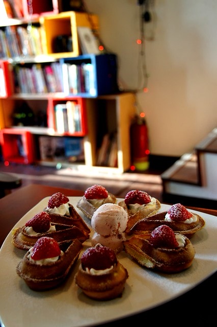 【台灣，台南市】下午茶在老屋中的光影遊戲，讓人回味無窮的好地方~小西門時光驛棧旅行咖啡館West Town Café