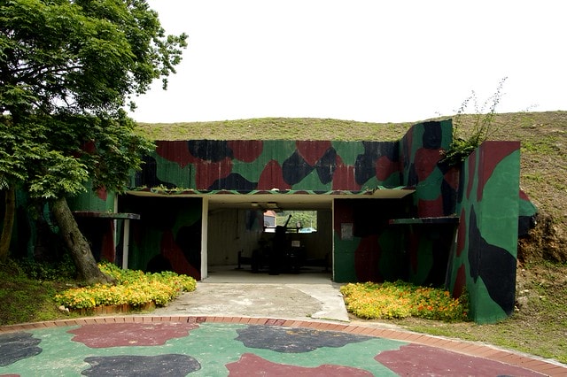 【台灣，離島，金門】古寧頭電瓶車10元帶你遊遍古寧頭戰地文化與體驗生態風光。(漫遊林厝和平紀念廣場→古寧頭戰史館→古戰場播音牆→北山石蚵田→北山聚落→南山聚落→自然溼地中心→雙鯉湖→古龍頭水尾塔)