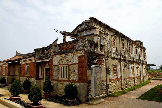 【台灣，離島，金門】古寧頭電瓶車10元帶你遊遍古寧頭戰地文化與體驗生態風光。(漫遊林厝和平紀念廣場→古寧頭戰史館→古戰場播音牆→北山石蚵田→北山聚落→南山聚落→自然溼地中心→雙鯉湖→古龍頭水尾塔)