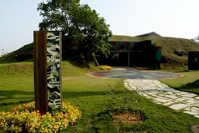 【台灣，離島，金門】古寧頭電瓶車10元帶你遊遍古寧頭戰地文化與體驗生態風光。(漫遊林厝和平紀念廣場→古寧頭戰史館→古戰場播音牆→北山石蚵田→北山聚落→南山聚落→自然溼地中心→雙鯉湖→古龍頭水尾塔)