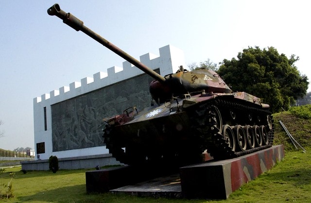 【台灣，離島，金門】古寧頭電瓶車10元帶你遊遍古寧頭戰地文化與體驗生態風光。(漫遊林厝和平紀念廣場→古寧頭戰史館→古戰場播音牆→北山石蚵田→北山聚落→南山聚落→自然溼地中心→雙鯉湖→古龍頭水尾塔)