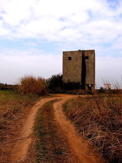 【台灣，離島，金門】古寧頭電瓶車10元帶你遊遍古寧頭戰地文化與體驗生態風光。(漫遊林厝和平紀念廣場→古寧頭戰史館→古戰場播音牆→北山石蚵田→北山聚落→南山聚落→自然溼地中心→雙鯉湖→古龍頭水尾塔)