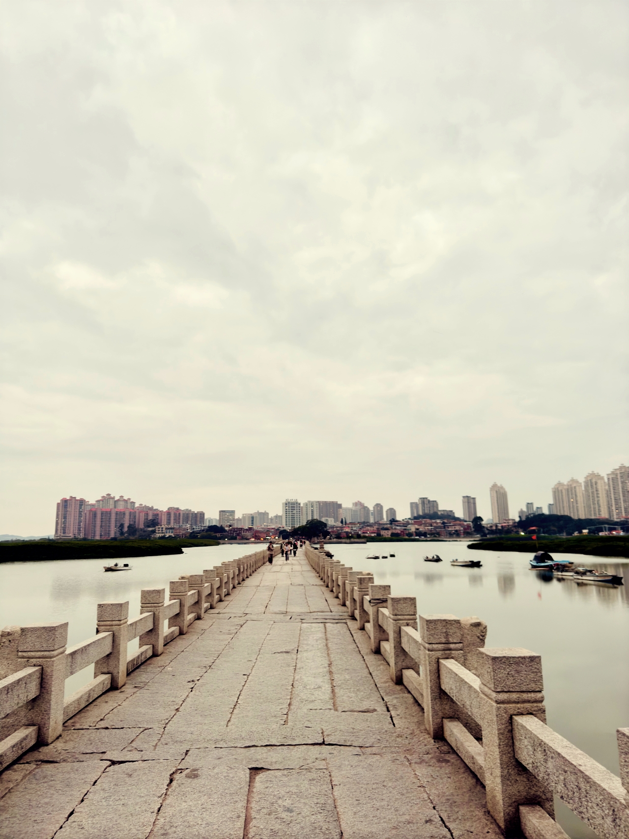 廈門｜泉州｜再訪洛陽橋，在中國第一座跨海大橋上，與千年潮聲相遇。（泉州旅遊景點）