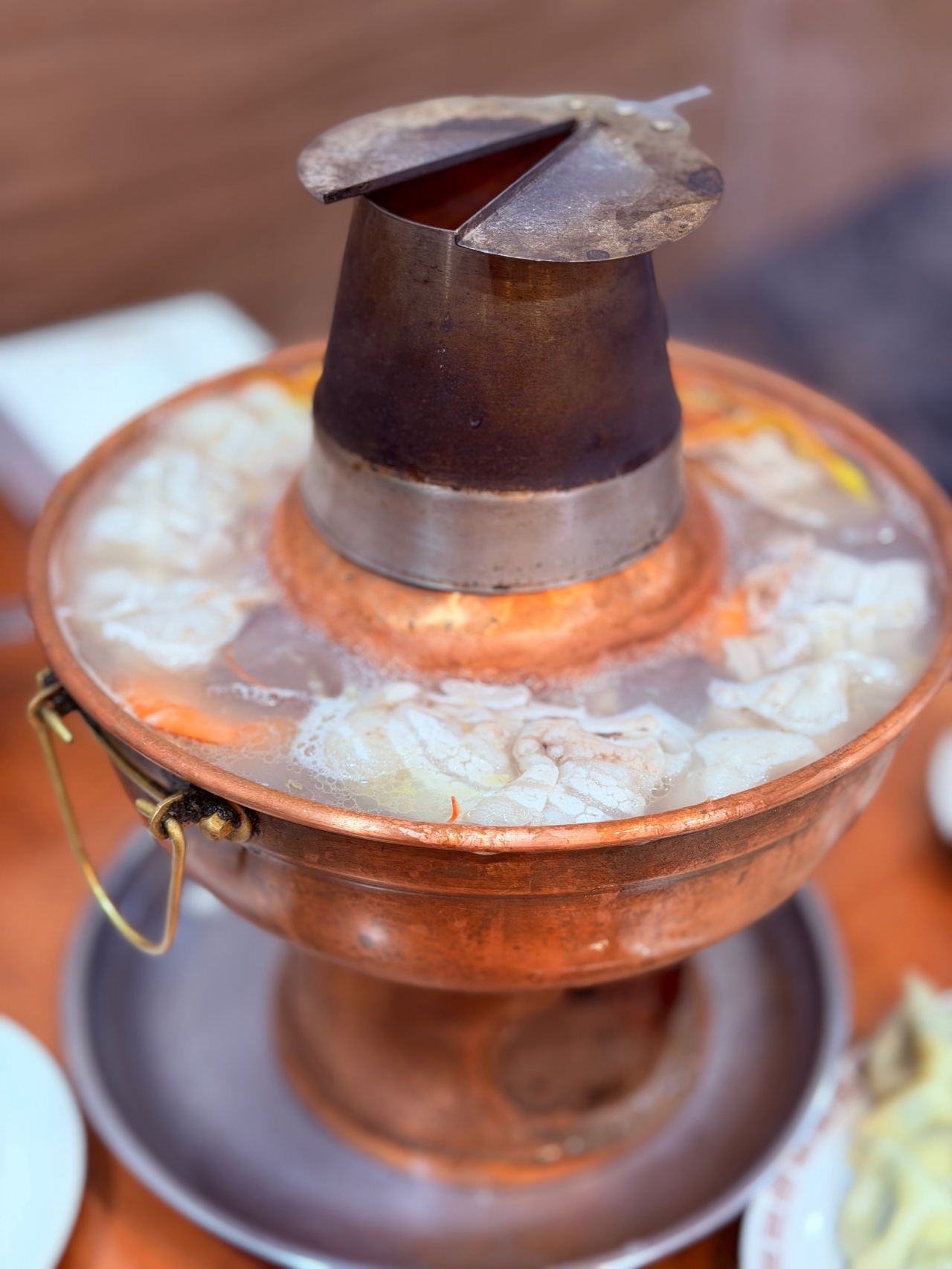 台灣|台北|中山區|吉林路美食「金稻子餐廳」;冬日裡最溫柔的北方家常味,酸菜白肉鍋、鍋包肉與最樸實的大拉皮。 - 第4張圖