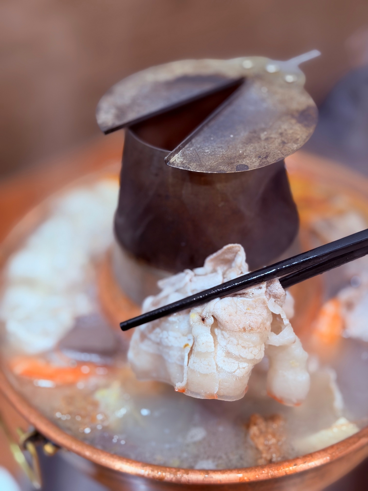 台灣|台北|中山區|吉林路美食「金稻子餐廳」;冬日裡最溫柔的北方家常味,酸菜白肉鍋、鍋包肉與最樸實的大拉皮。 - 第5張圖