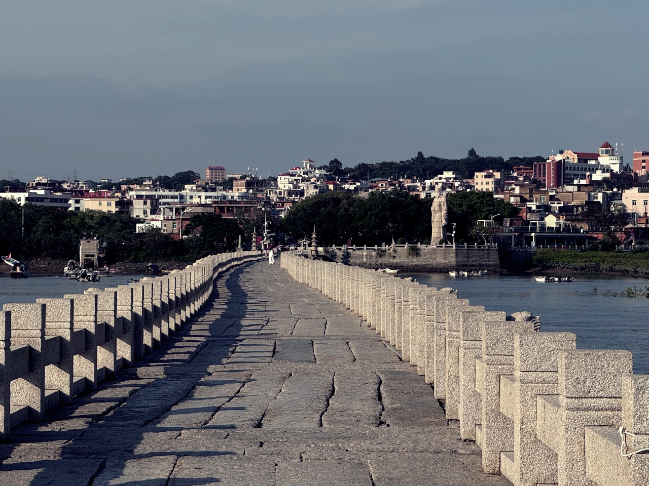 廈門｜泉州｜再訪洛陽橋，在中國第一座跨海大橋上，與千年潮聲相遇。（泉州旅遊景點）