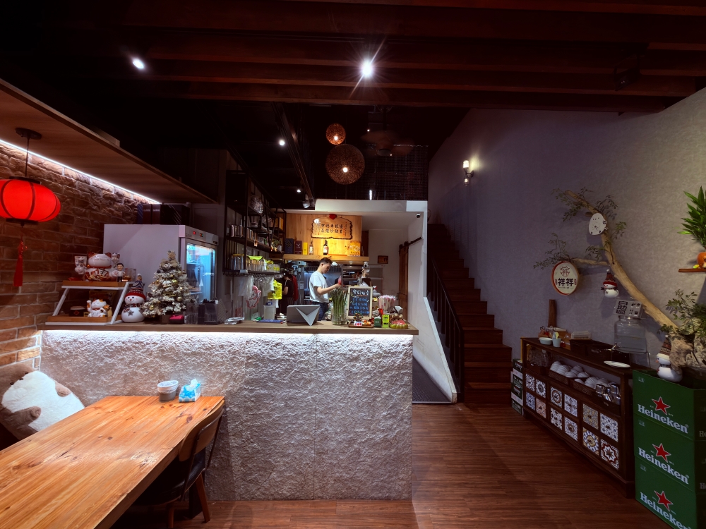 桃園市｜中壢美食｜祥祥台式小餐館～在日常裡慢慢吃飯的地方，中壢 SOGO 附近的一桌家常風景。