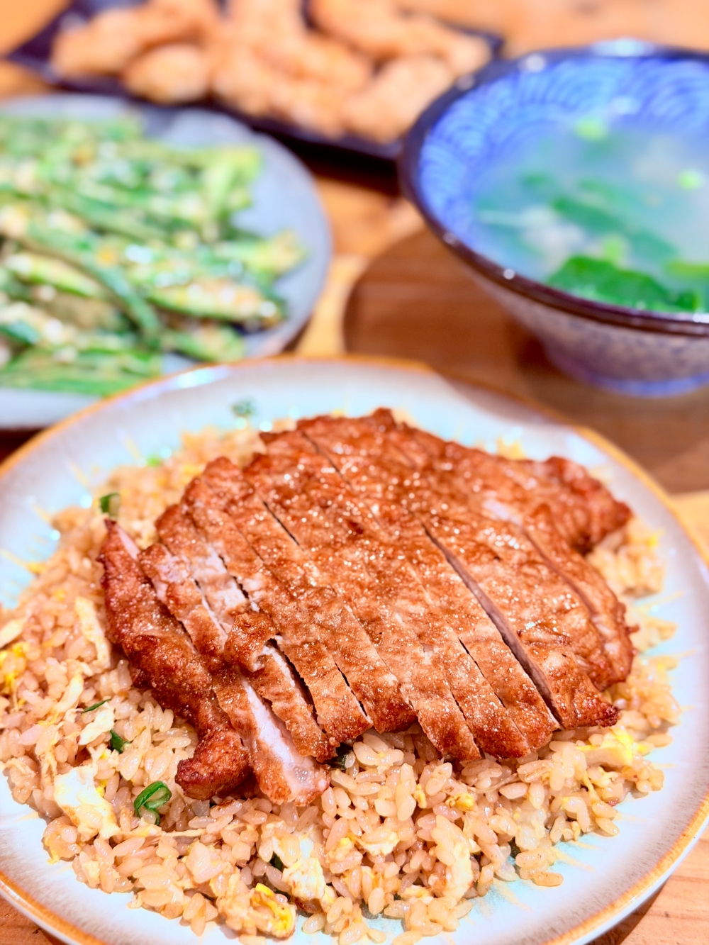 桃園市｜中壢美食｜祥祥台式小餐館～在日常裡慢慢吃飯的地方，中壢 SOGO 附近的一桌家常風景。