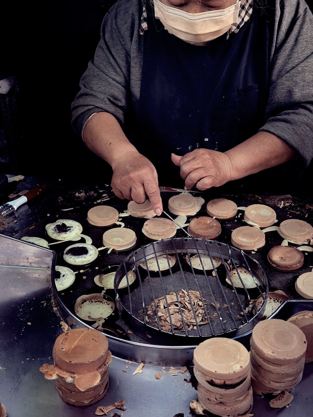 中壢銅板美食｜3 個十元紅豆餅～在火車站旁，被時間留下來的街角下午。（中壢銅板美食）