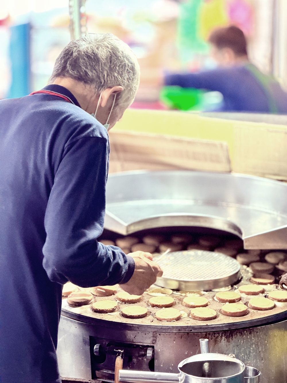 中壢銅板美食｜3 個十元紅豆餅～在火車站旁，被時間留下來的街角下午。（中壢銅板美食）