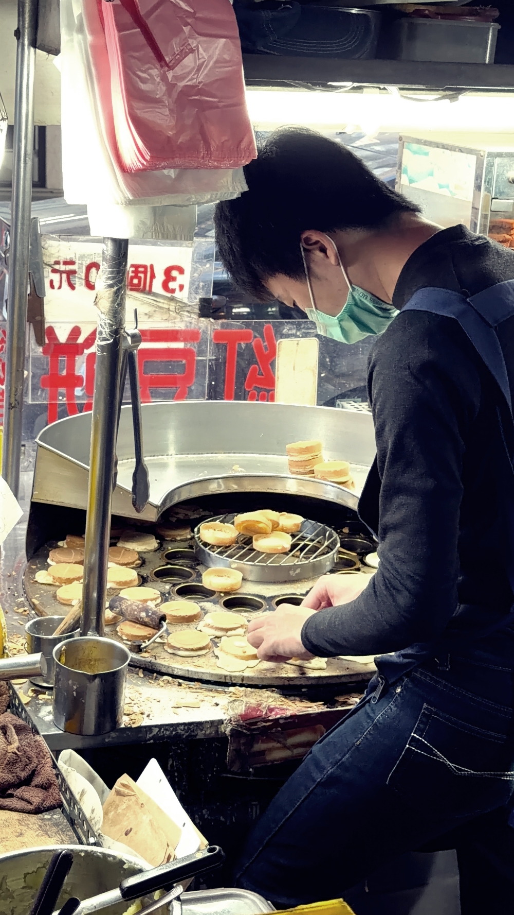 中壢銅板美食｜3 個十元紅豆餅～在火車站旁，被時間留下來的街角下午。（中壢銅板美食）