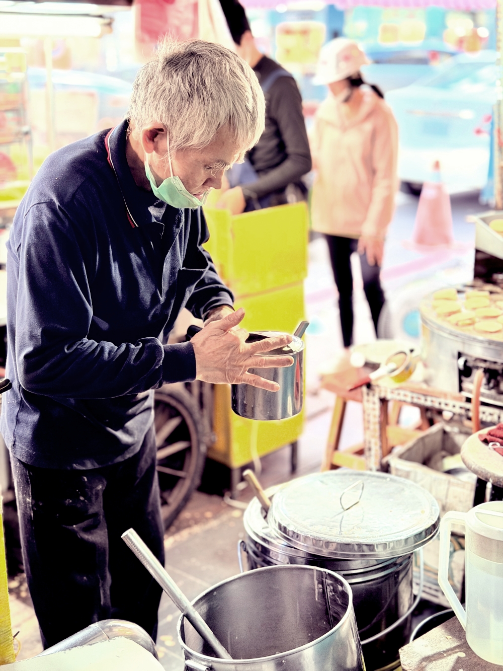 中壢銅板美食｜3 個十元紅豆餅～在火車站旁，被時間留下來的街角下午。（中壢銅板美食）