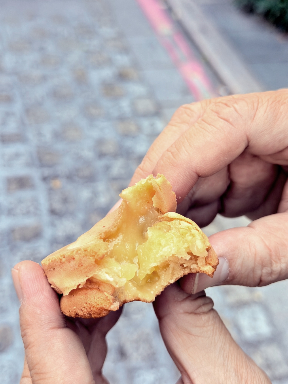 中壢銅板美食｜3 個十元紅豆餅～在火車站旁，被時間留下來的街角下午。（中壢銅板美食）