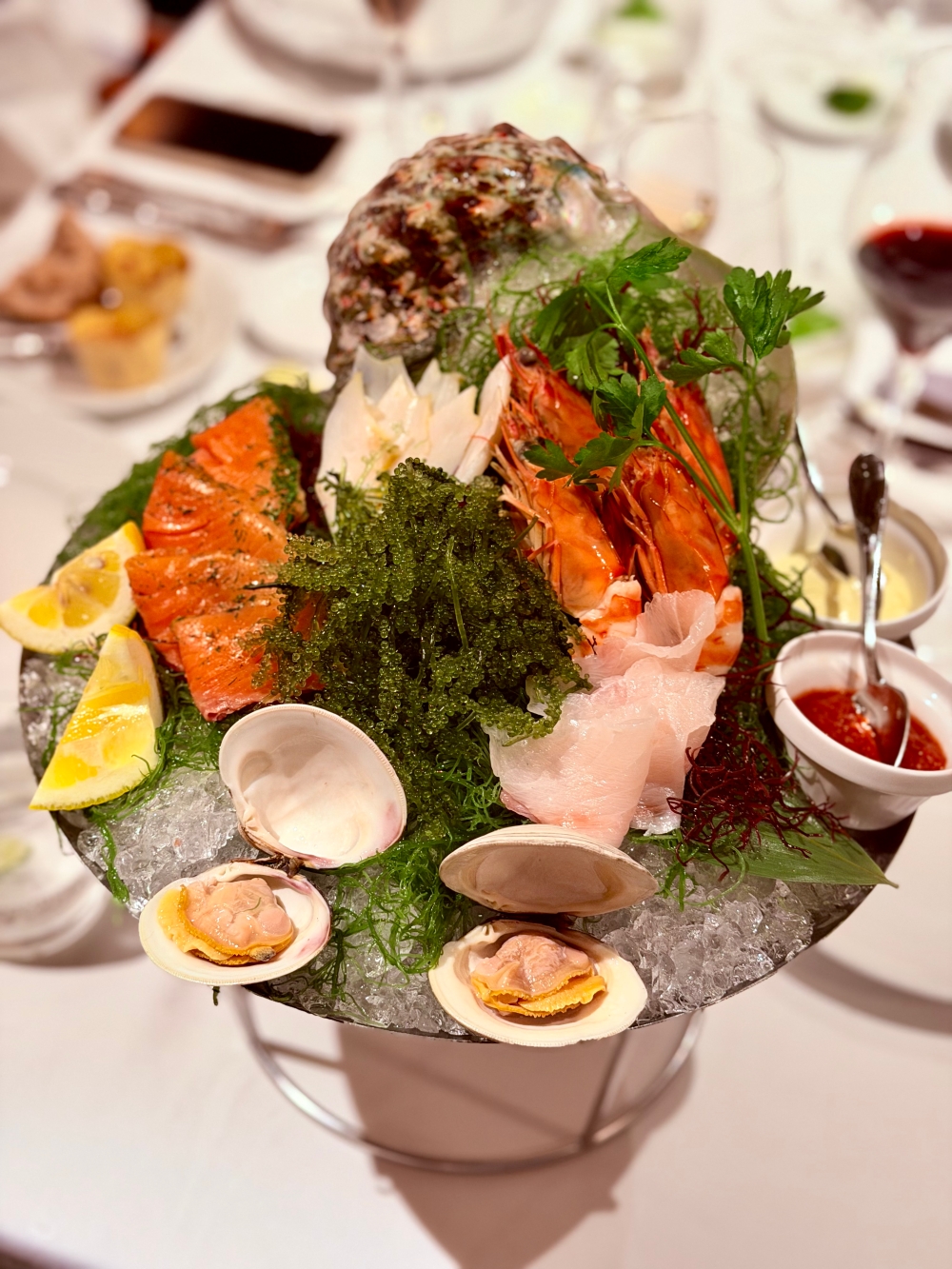 沖繩美食推薦｜海麗客蘭尼沖繩 Halekulani Okinawa 夕陽酒吧＋KINGDOM 牛排餐酒館晚餐＋甜點，用一個完整夜晚收藏沖繩的奢華慢旅。