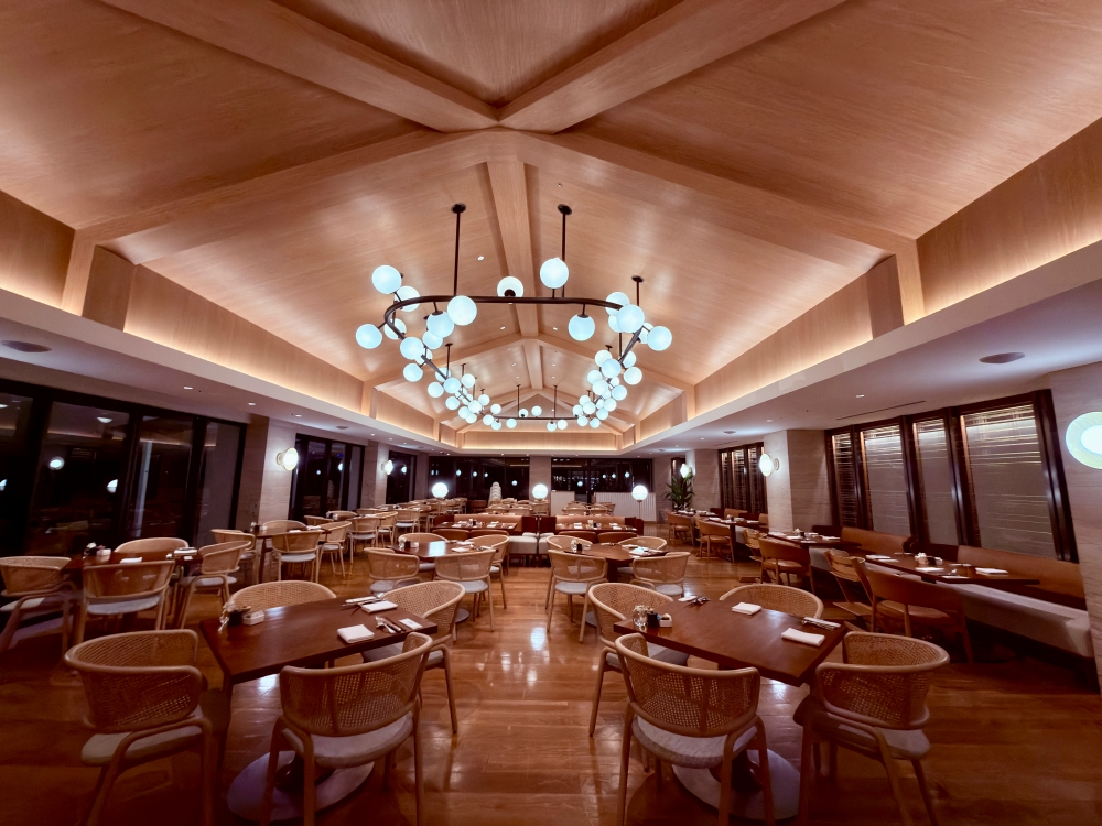 沖繩美食推薦｜海麗客蘭尼沖繩 Halekulani Okinawa 夕陽酒吧＋KINGDOM 牛排餐酒館晚餐＋甜點，用一個完整夜晚收藏沖繩的奢華慢旅。