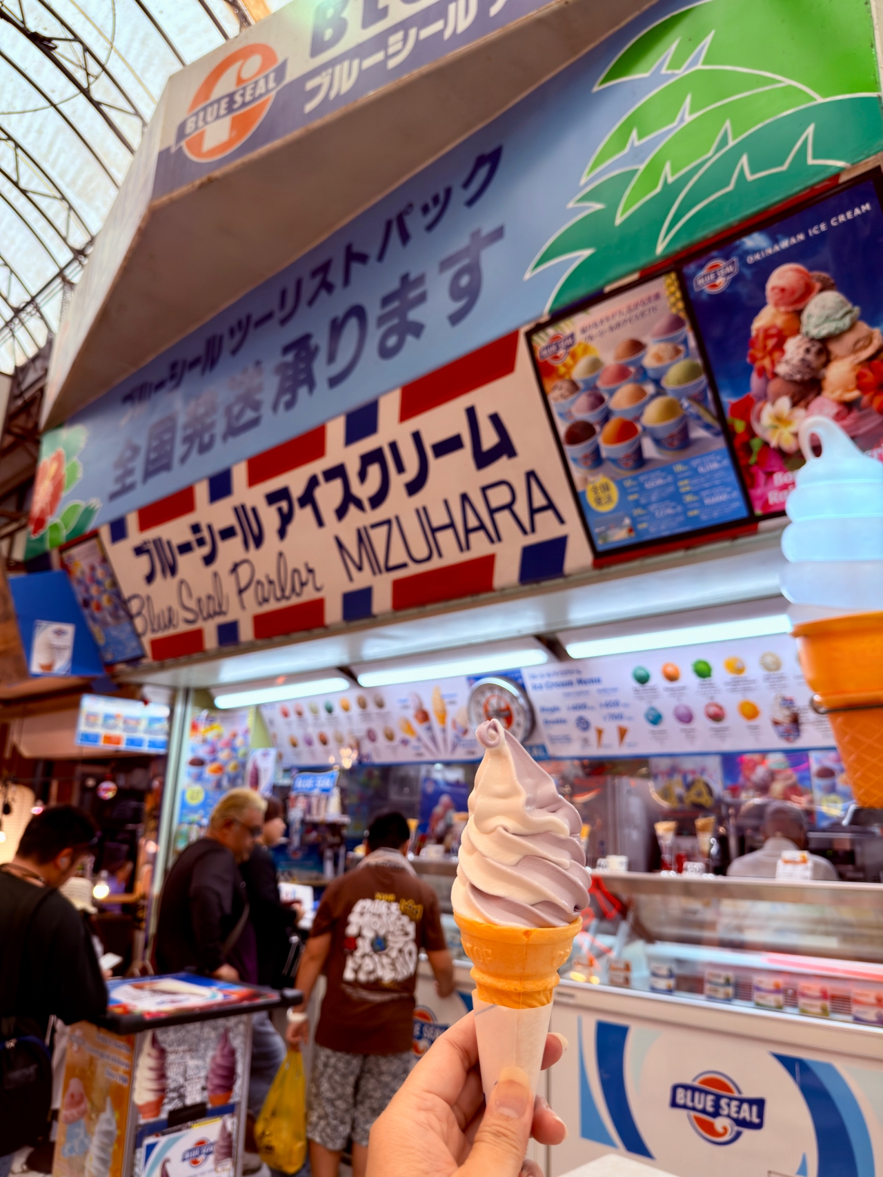 沖繩美食｜Blue Seal 沖繩必吃冰淇淋，在海風裡融化的島嶼甜味。