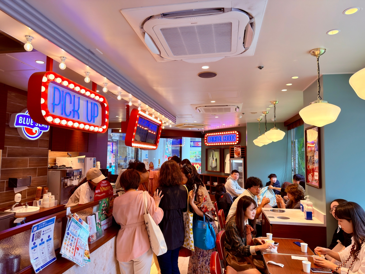 沖繩美食｜Blue Seal 沖繩必吃冰淇淋，在海風裡融化的島嶼甜味。