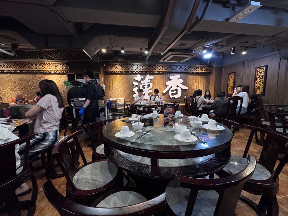 香港飲茶老字號推薦｜香港蓮香樓 Lin Heung Tea House ~推車點心 × 丸仔翅，一壺茶裡的老香港日常。