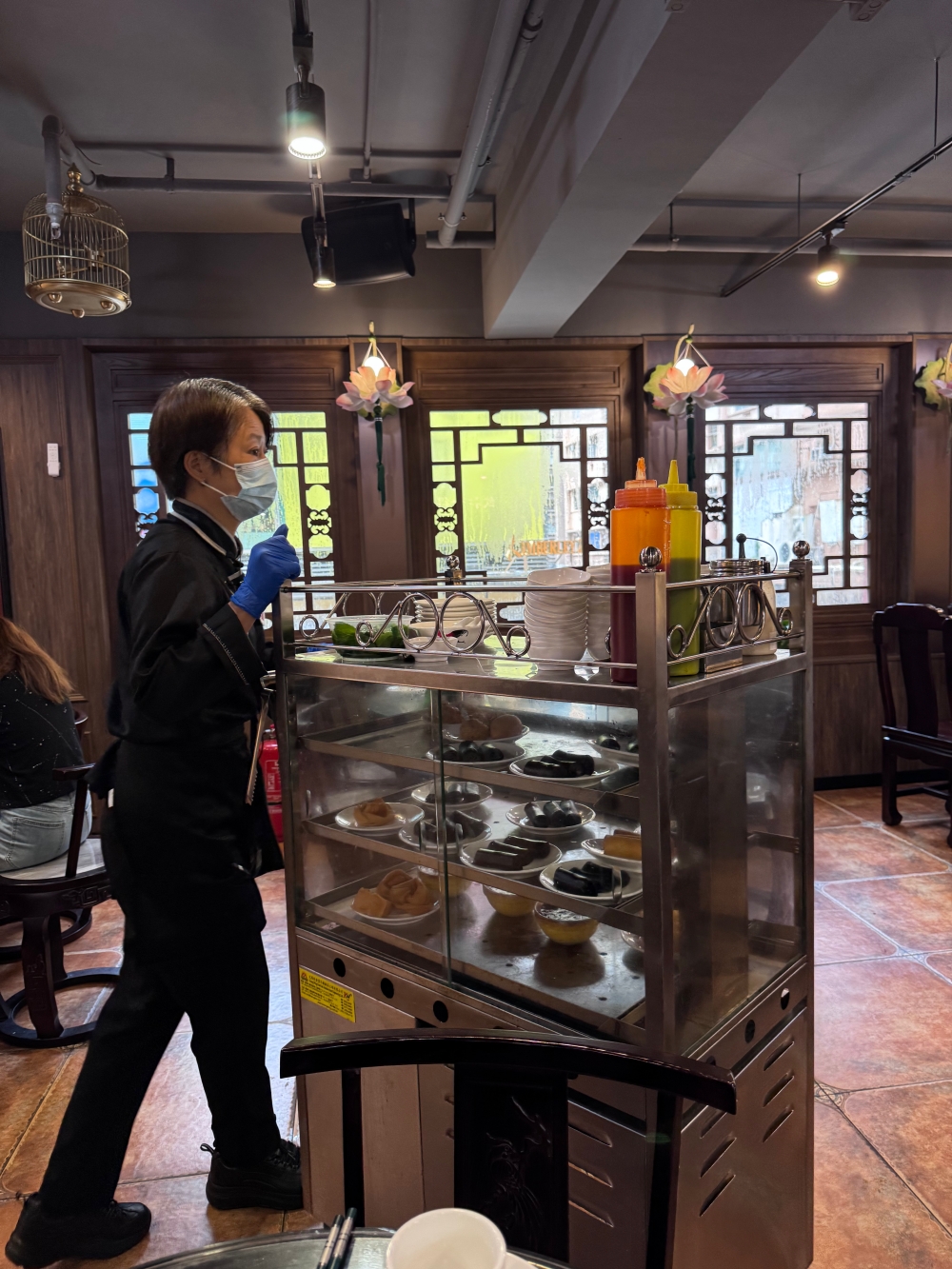 香港飲茶老字號推薦｜香港蓮香樓 Lin Heung Tea House ~推車點心 × 丸仔翅，一壺茶裡的老香港日常。