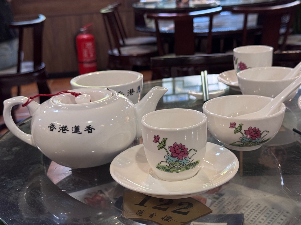香港飲茶老字號推薦｜香港蓮香樓 Lin Heung Tea House ~推車點心 × 丸仔翅，一壺茶裡的老香港日常。