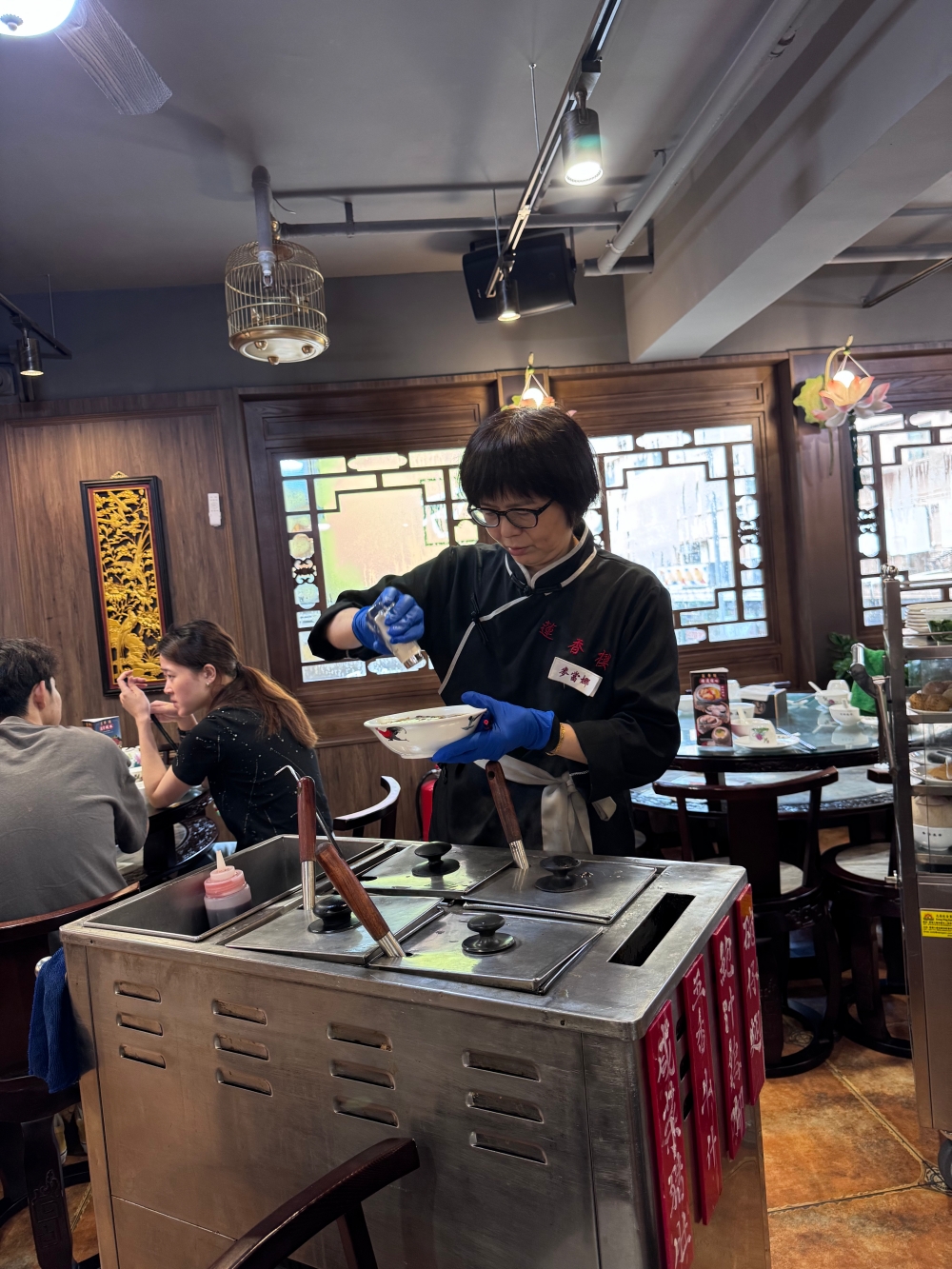 香港飲茶老字號推薦｜香港蓮香樓 Lin Heung Tea House ~推車點心 × 丸仔翅，一壺茶裡的老香港日常。