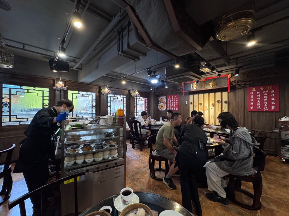 香港飲茶老字號推薦｜香港蓮香樓 Lin Heung Tea House ~推車點心 × 丸仔翅，一壺茶裡的老香港日常。
