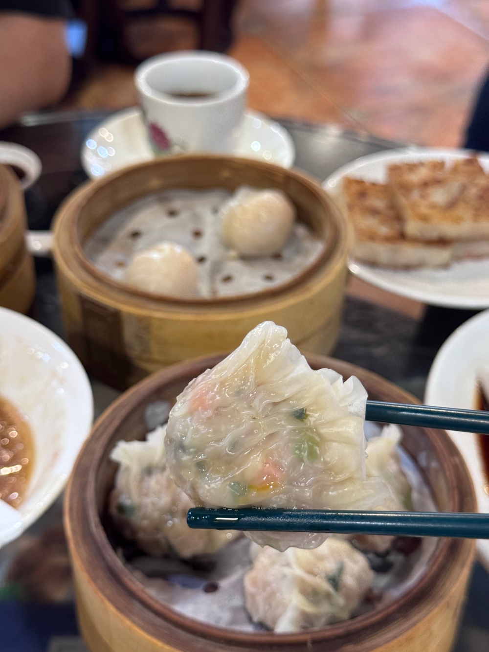 香港飲茶老字號推薦｜香港蓮香樓 Lin Heung Tea House ~推車點心 × 丸仔翅，一壺茶裡的老香港日常。