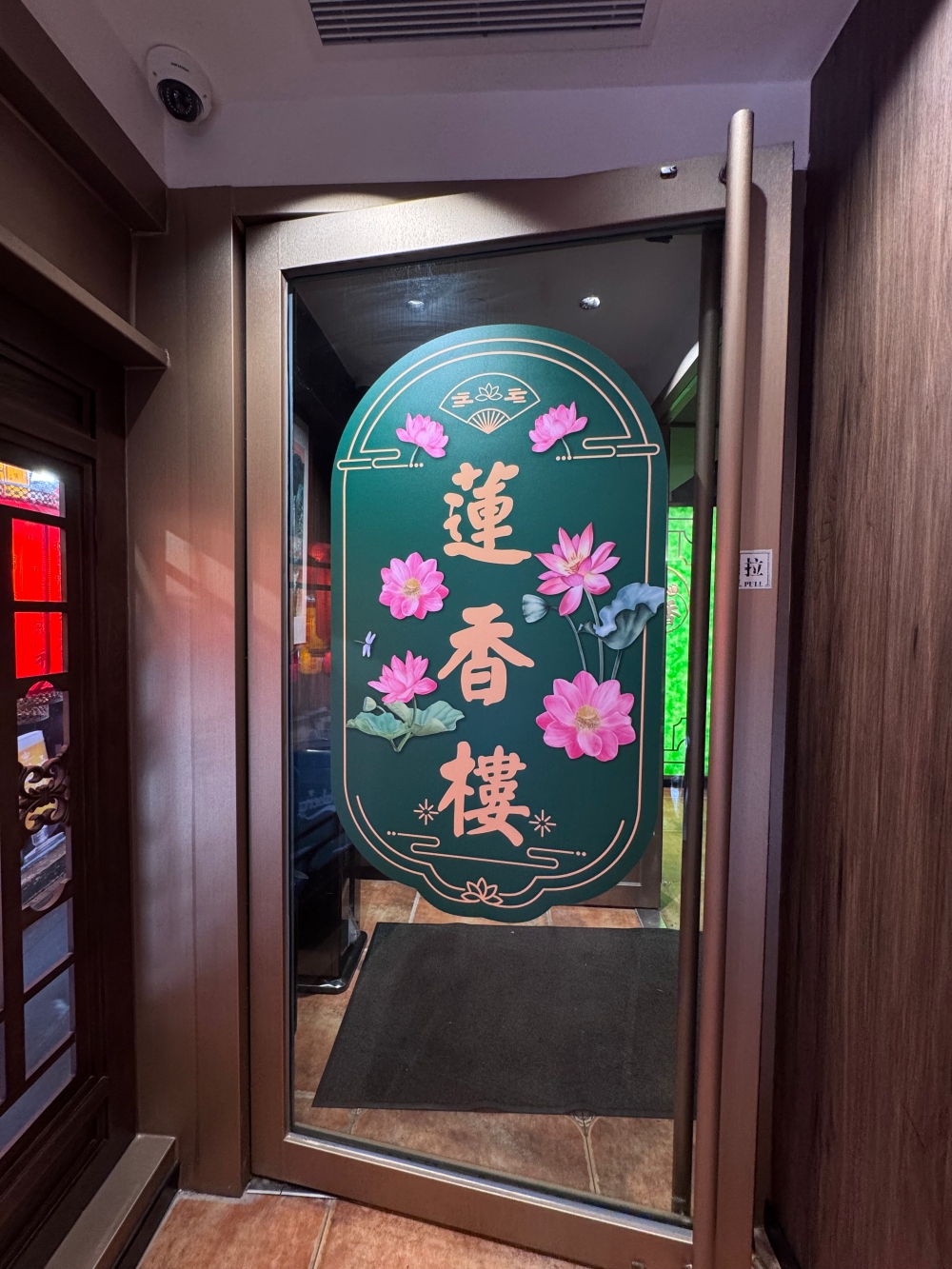 香港飲茶老字號推薦｜香港蓮香樓 Lin Heung Tea House ~推車點心 × 丸仔翅，一壺茶裡的老香港日常。