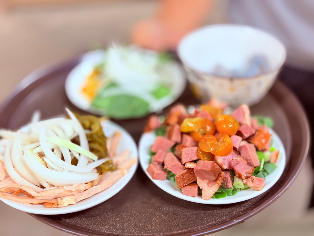 宜蘭縣｜員山鄉｜宜蘭豬龍寨~從豬圈變身山林秘境，這天我們在宜蘭吃了一份超療癒的 DIY 窯烤披薩🍕✨