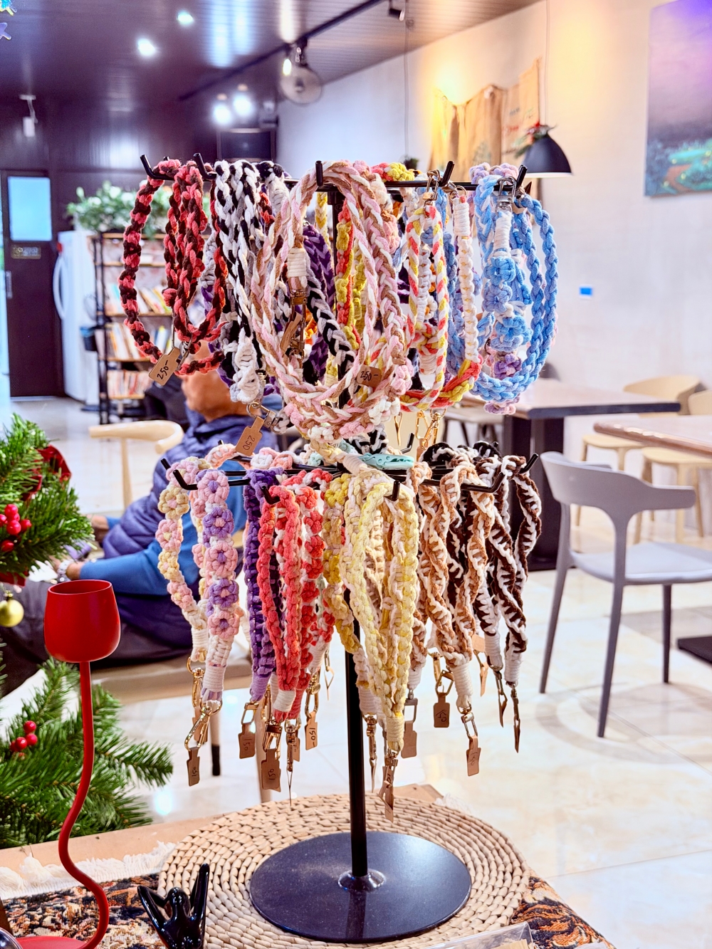 桃園新屋咖啡推薦｜忻林咖啡~永安漁港附近的寵物友善咖啡館，在草地、夕陽與慢時間裡坐一下午。