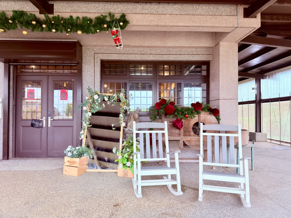 桃園新屋咖啡推薦｜忻林咖啡~永安漁港附近的寵物友善咖啡館，在草地、夕陽與慢時間裡坐一下午。