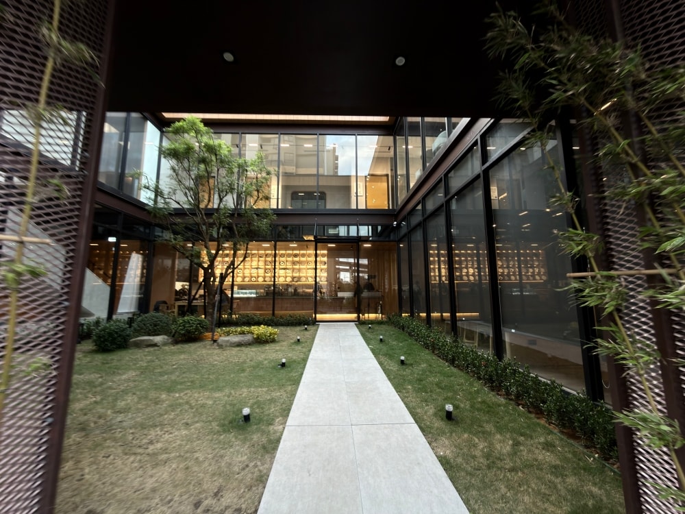 桃園|楊梅|萃99’Caffee 新農旗艦店~城市裡的玻璃溫室,當建築與咖啡香一起呼吸的地方。(楊梅咖啡館) - 第17張圖 桃園|楊梅|萃99’Caffee 新農旗艦店~城市裡的玻璃溫室,當建築與咖啡香一起呼吸的地方。(楊梅咖啡館)