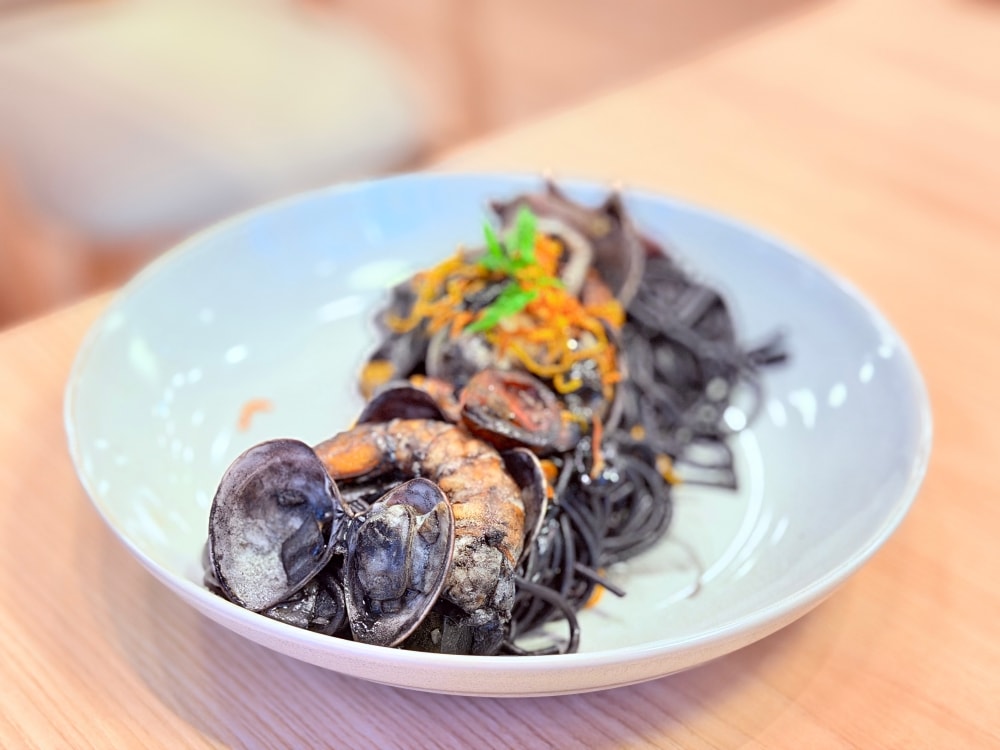 桃園|楊梅|萃99’Caffee 新農旗艦店~城市裡的玻璃溫室,當建築與咖啡香一起呼吸的地方。(楊梅咖啡館) - 第8張圖 桃園|楊梅|萃99’Caffee 新農旗艦店~城市裡的玻璃溫室,當建築與咖啡香一起呼吸的地方。(楊梅咖啡館)