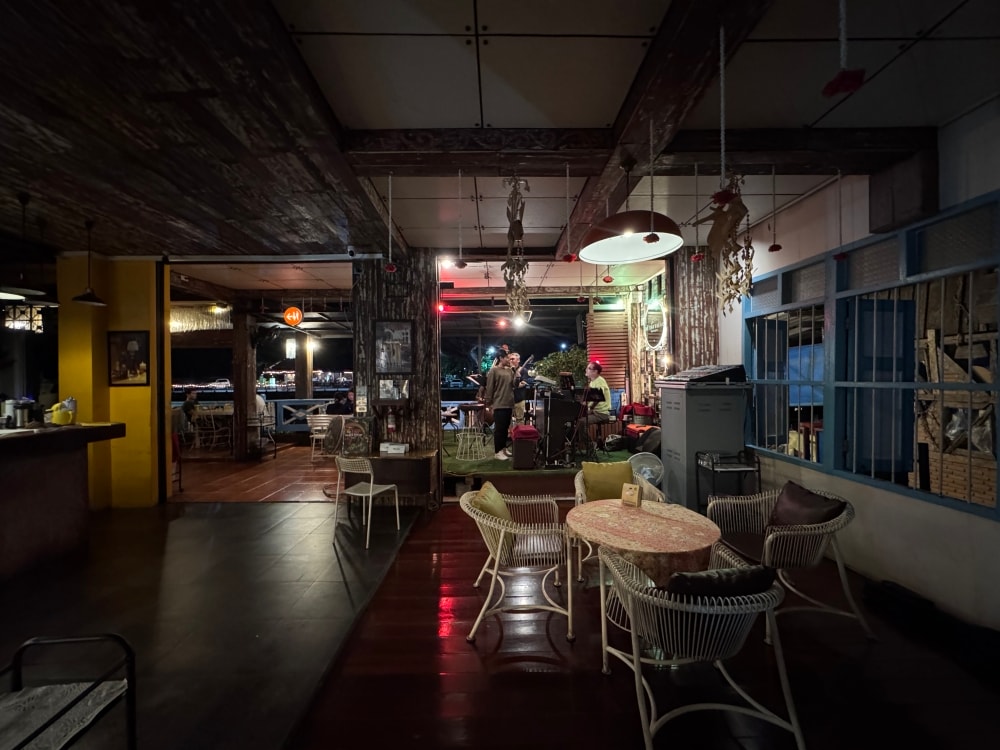 泰國|尖竹汶府(Chanthaburi)| Tha Machan food(ร้านอาหารท่ามาจัน)河畔夜色裡的一頓溫柔晚餐。(尖竹汶府美食) - 第2張圖 泰國|尖竹汶府(Chanthaburi)| Tha Machan food(ร้านอาหารท่ามาจัน)河畔夜色裡的一頓溫柔晚餐。(尖竹汶府美食)