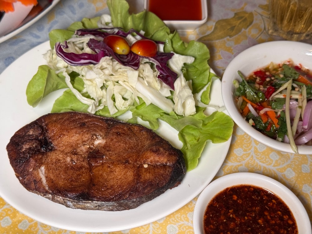 泰國|尖竹汶府(Chanthaburi)| Tha Machan food(ร้านอาหารท่ามาจัน)河畔夜色裡的一頓溫柔晚餐。(尖竹汶府美食) - 第8張圖 泰國|尖竹汶府(Chanthaburi)| Tha Machan food(ร้านอาหารท่ามาจัน)河畔夜色裡的一頓溫柔晚餐。(尖竹汶府美食)