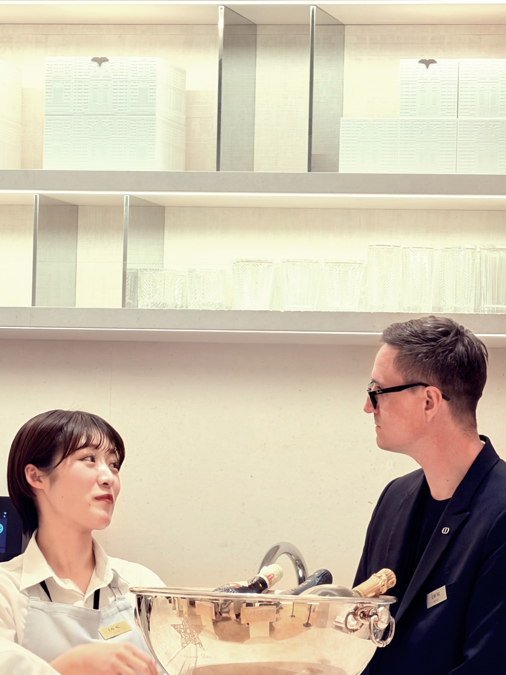 關西機場 Dior Café｜不進貴賓室也能很尊榮的私房咖啡廳，玫瑰甜點與設計感空間為旅程優雅收尾。