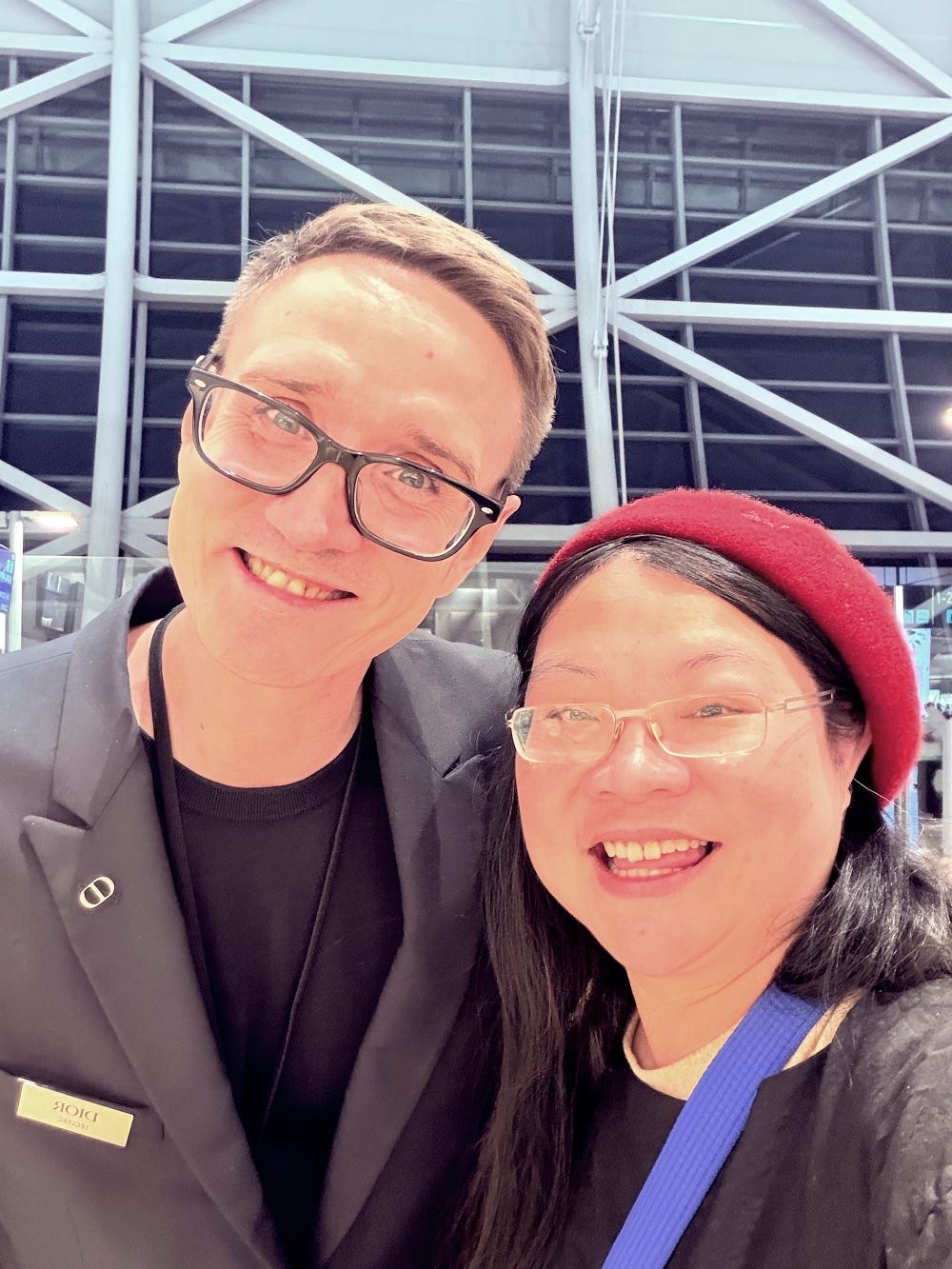 關西機場 Dior Café｜不進貴賓室也能很尊榮的私房咖啡廳，玫瑰甜點與設計感空間為旅程優雅收尾。