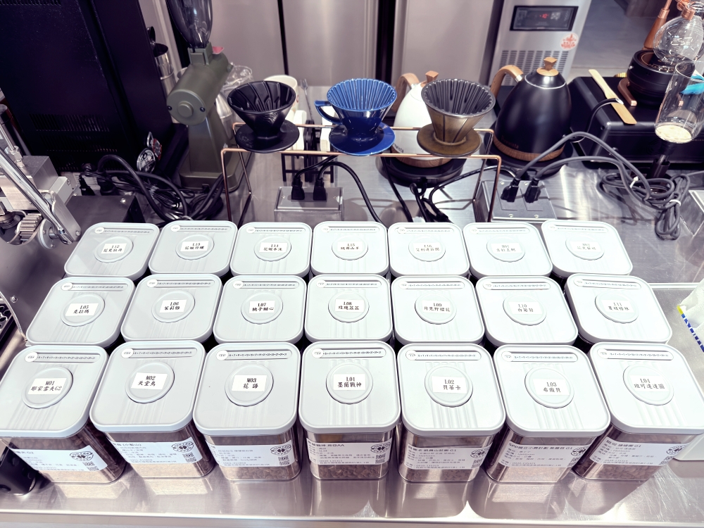 【桃園楊梅咖啡館推薦】獵焰咖啡 Hunter Kaffe｜維也納烘焙、自家烘豆、冰滴與西西里咖啡，在櫻花樹旁慢慢喝一杯。